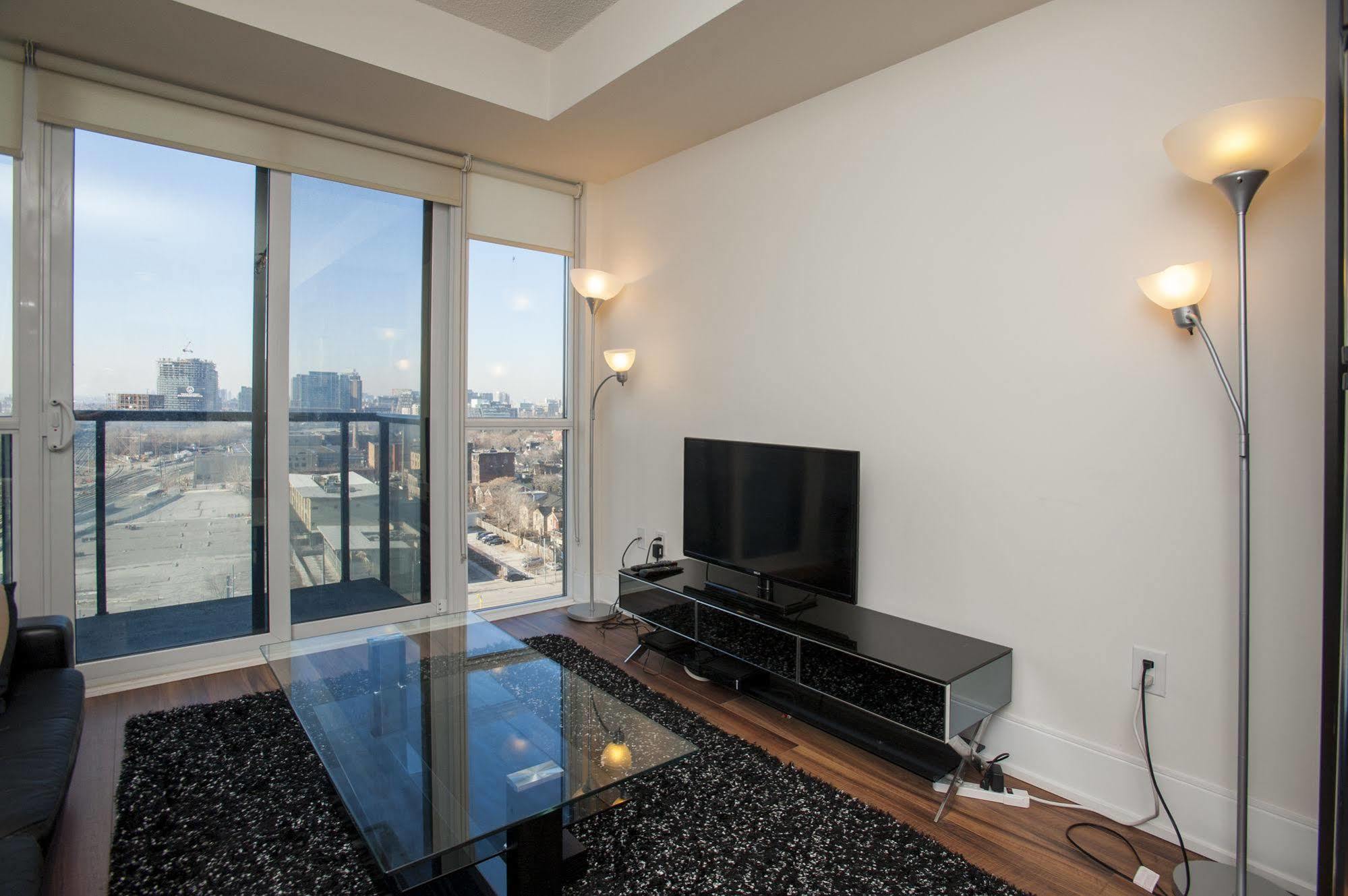 Life Suites Luxury Downtown Condos Τορόντο Εξωτερικό φωτογραφία