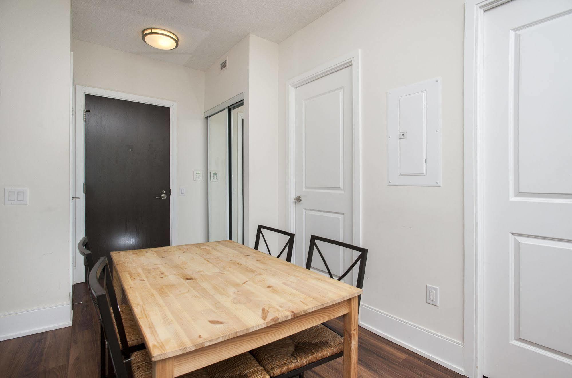 Life Suites Luxury Downtown Condos Τορόντο Εξωτερικό φωτογραφία