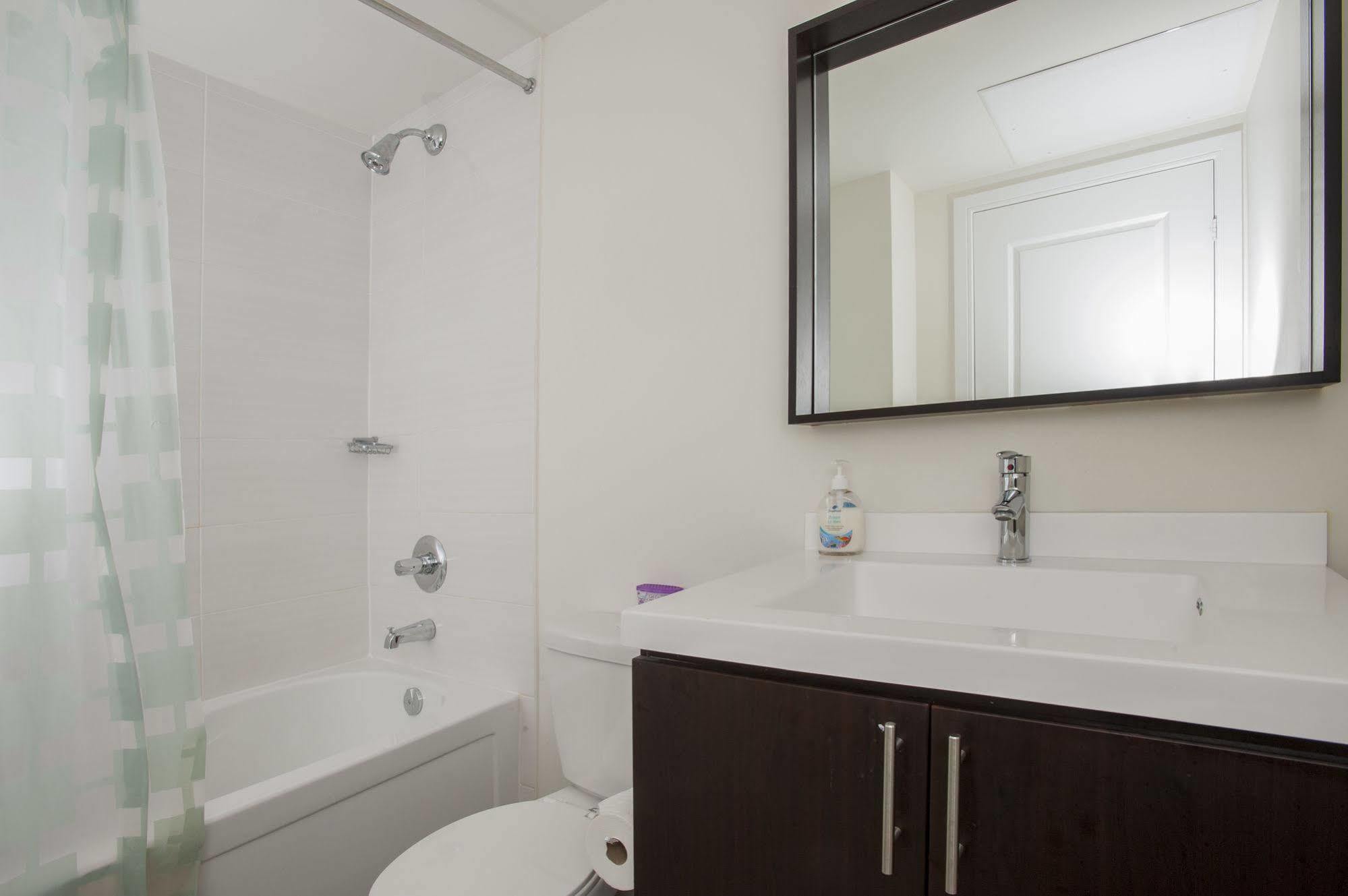 Life Suites Luxury Downtown Condos Τορόντο Εξωτερικό φωτογραφία
