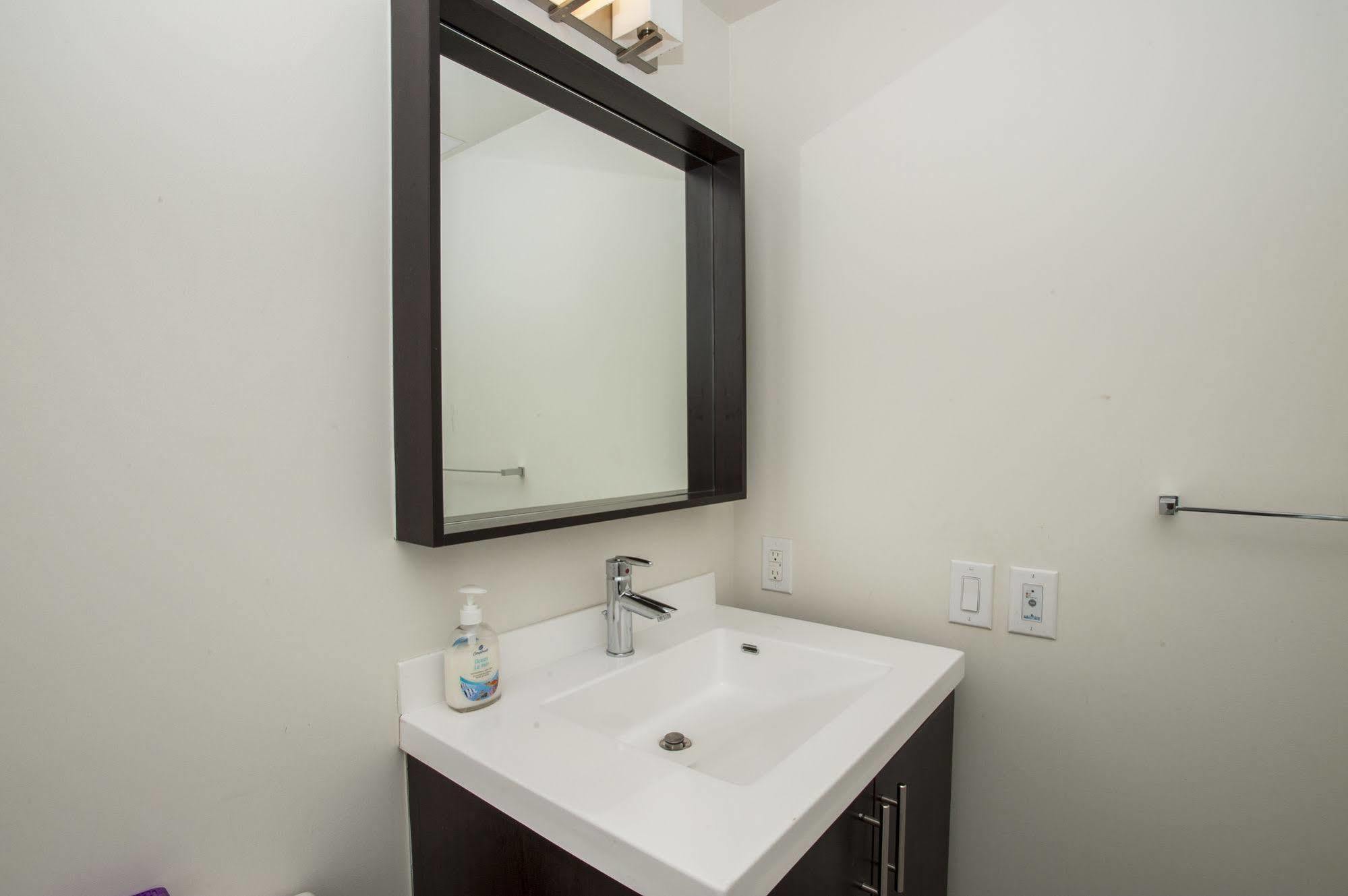 Life Suites Luxury Downtown Condos Τορόντο Εξωτερικό φωτογραφία