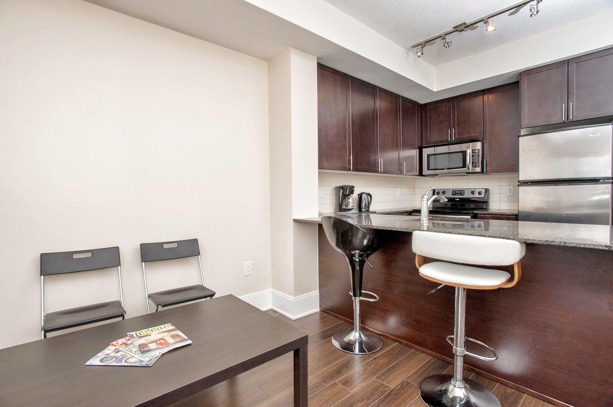 Life Suites Luxury Downtown Condos Τορόντο Εξωτερικό φωτογραφία
