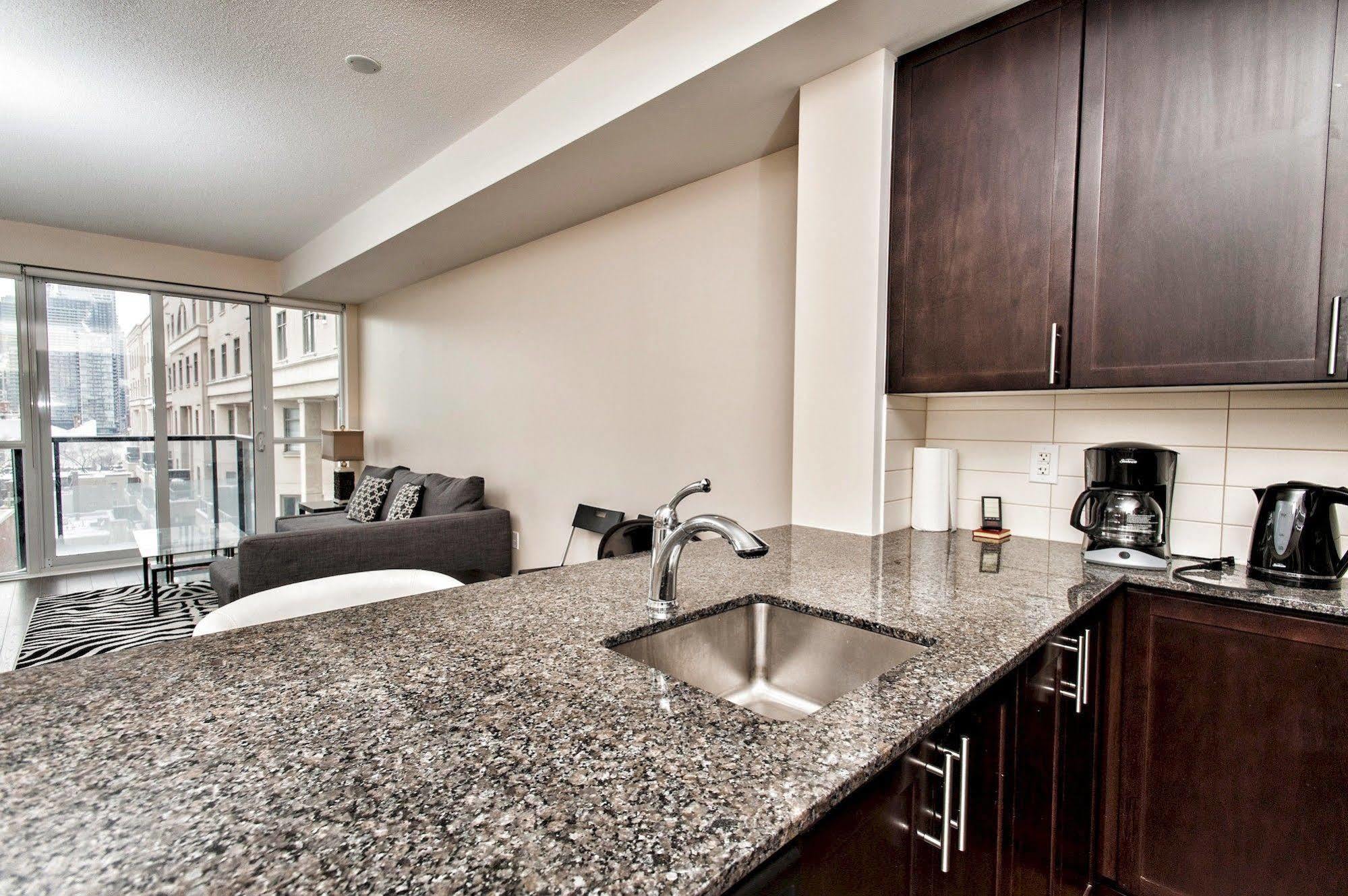 Life Suites Luxury Downtown Condos Τορόντο Εξωτερικό φωτογραφία