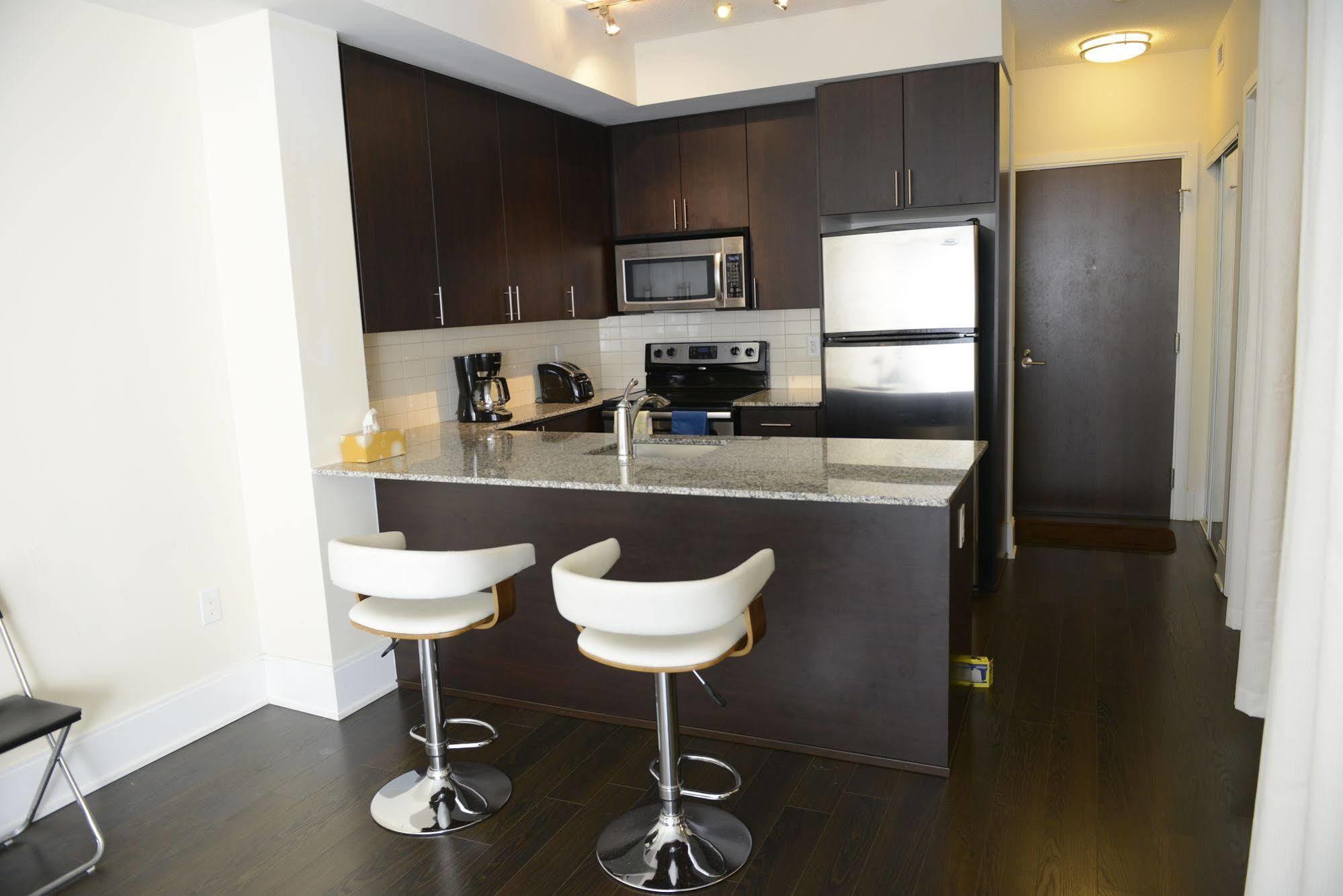 Life Suites Luxury Downtown Condos Τορόντο Εξωτερικό φωτογραφία