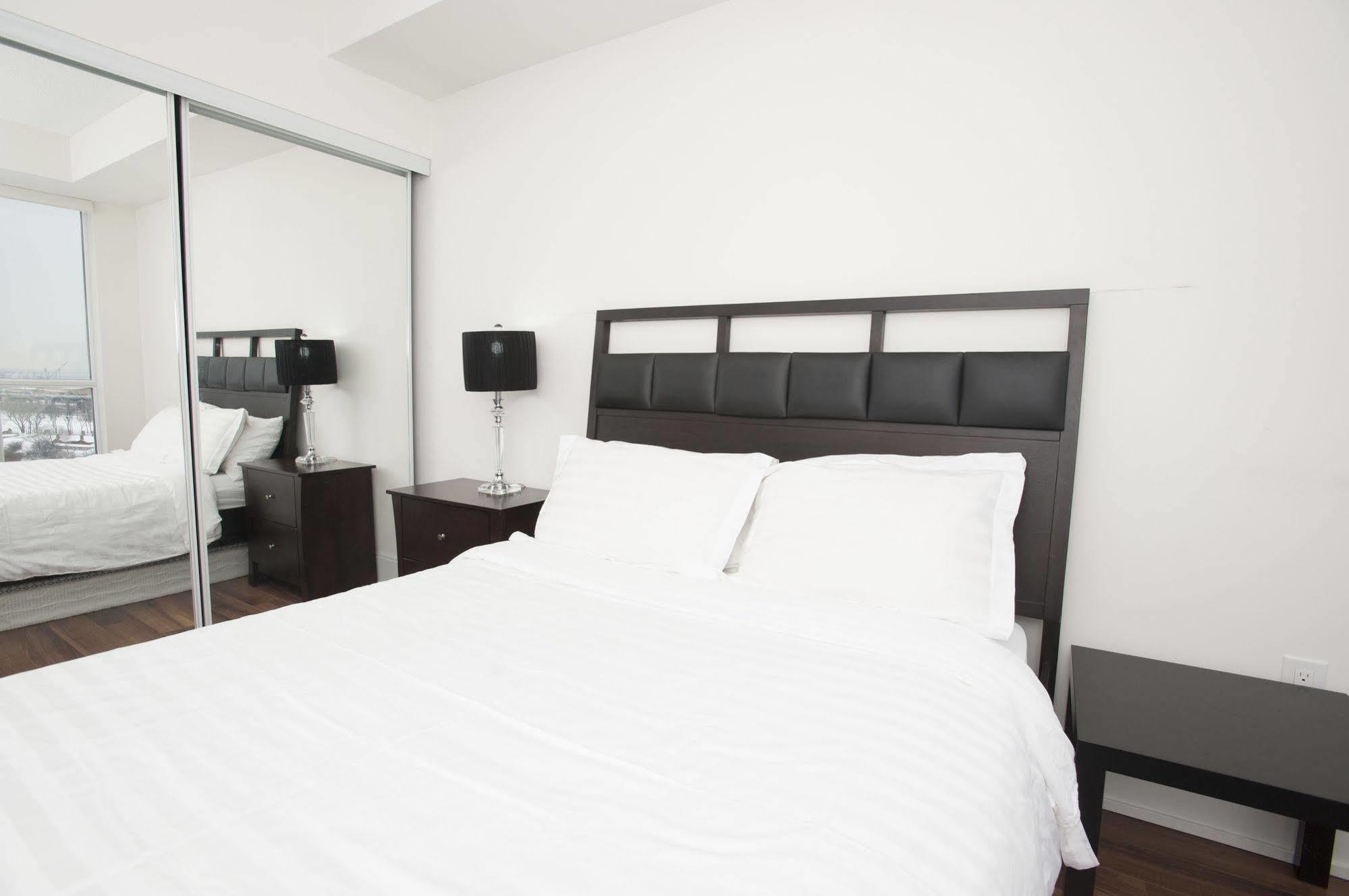 Life Suites Luxury Downtown Condos Τορόντο Εξωτερικό φωτογραφία